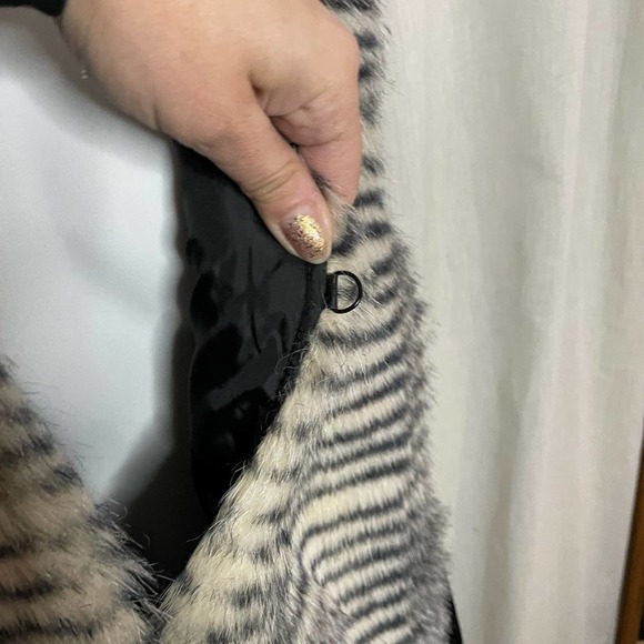Betsey Johnson Black & White Zebra Stripe Faux Fur Boho Vest With Belt Size S - Picture 8 of 14